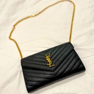 YSL - SAINT LAURENT - CHAIN WALLET IN GRAIN DE POUDRE EMBOSSED LEATHER